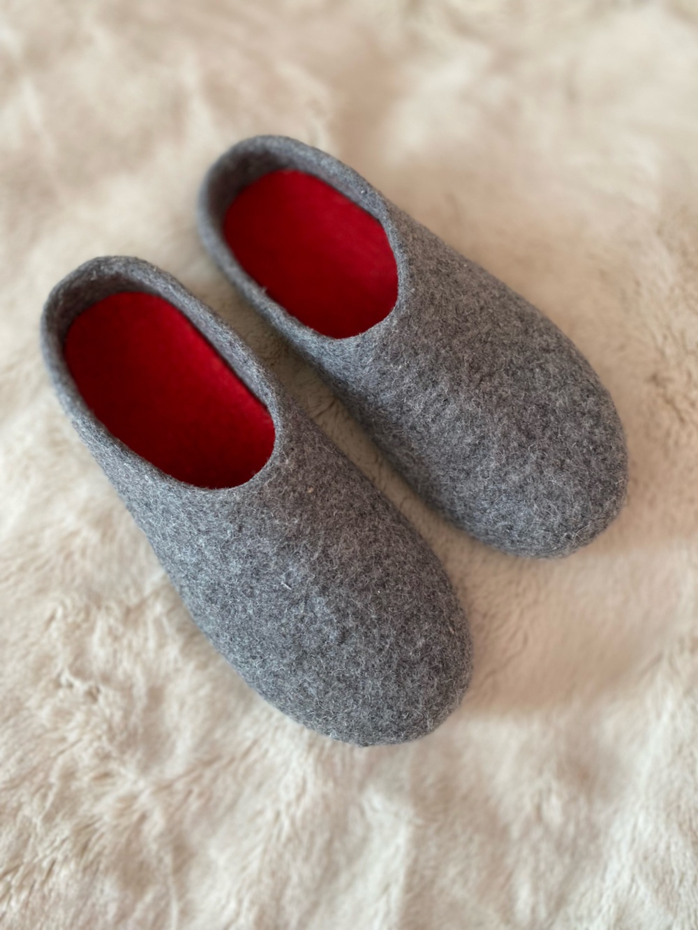 Kyrgies gray wool slippers/clogs